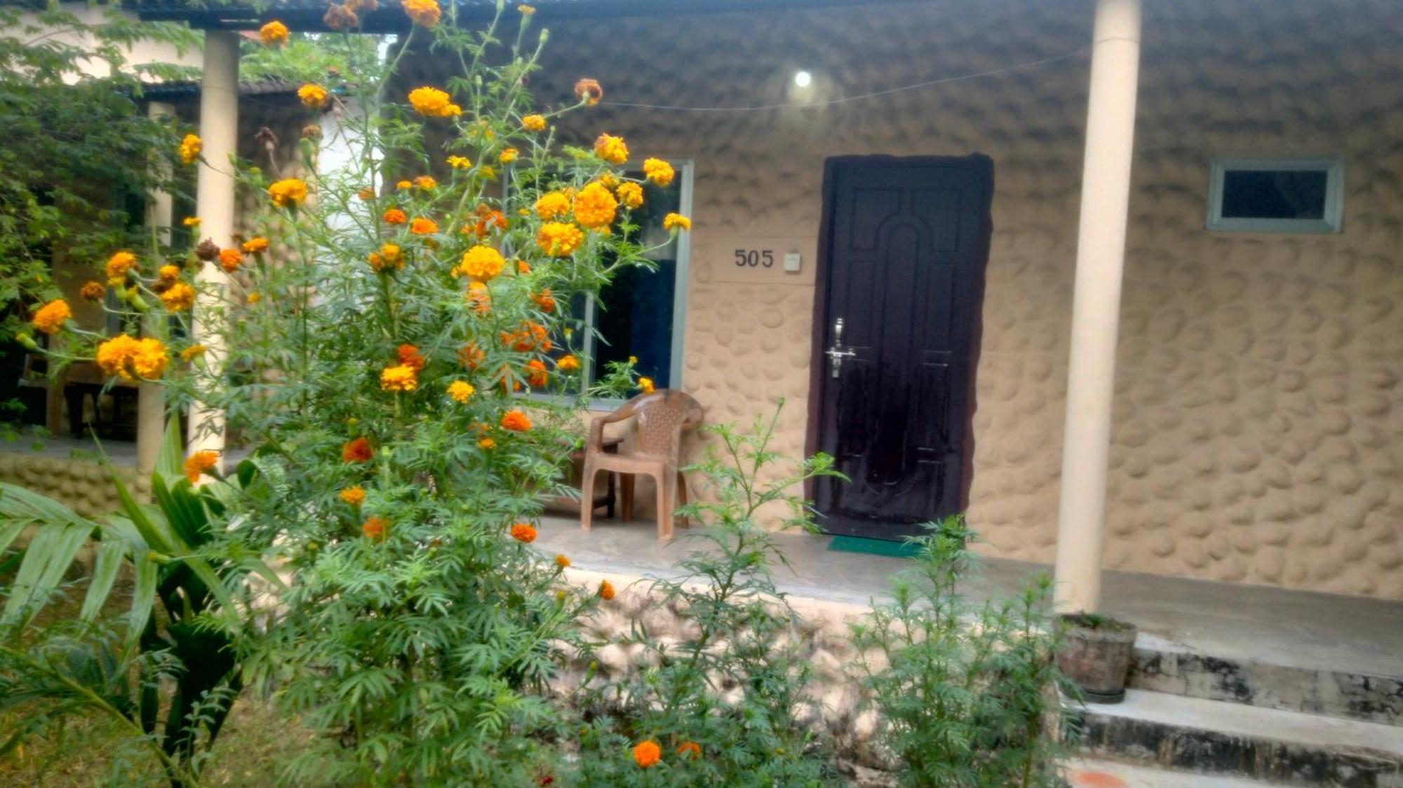 Hotel Tiger Tops Sauraha Quarto foto